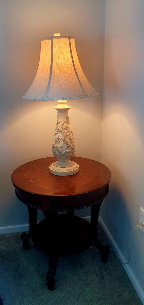 Beautiful Corner Table With Gorgeous Ceramic Lamp