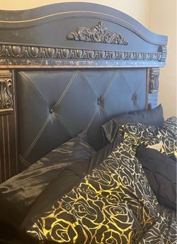 Queen size bed and 2 dressers