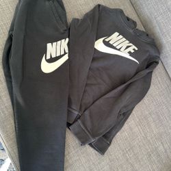 Boys Nike Hoodie And Sweatpants 