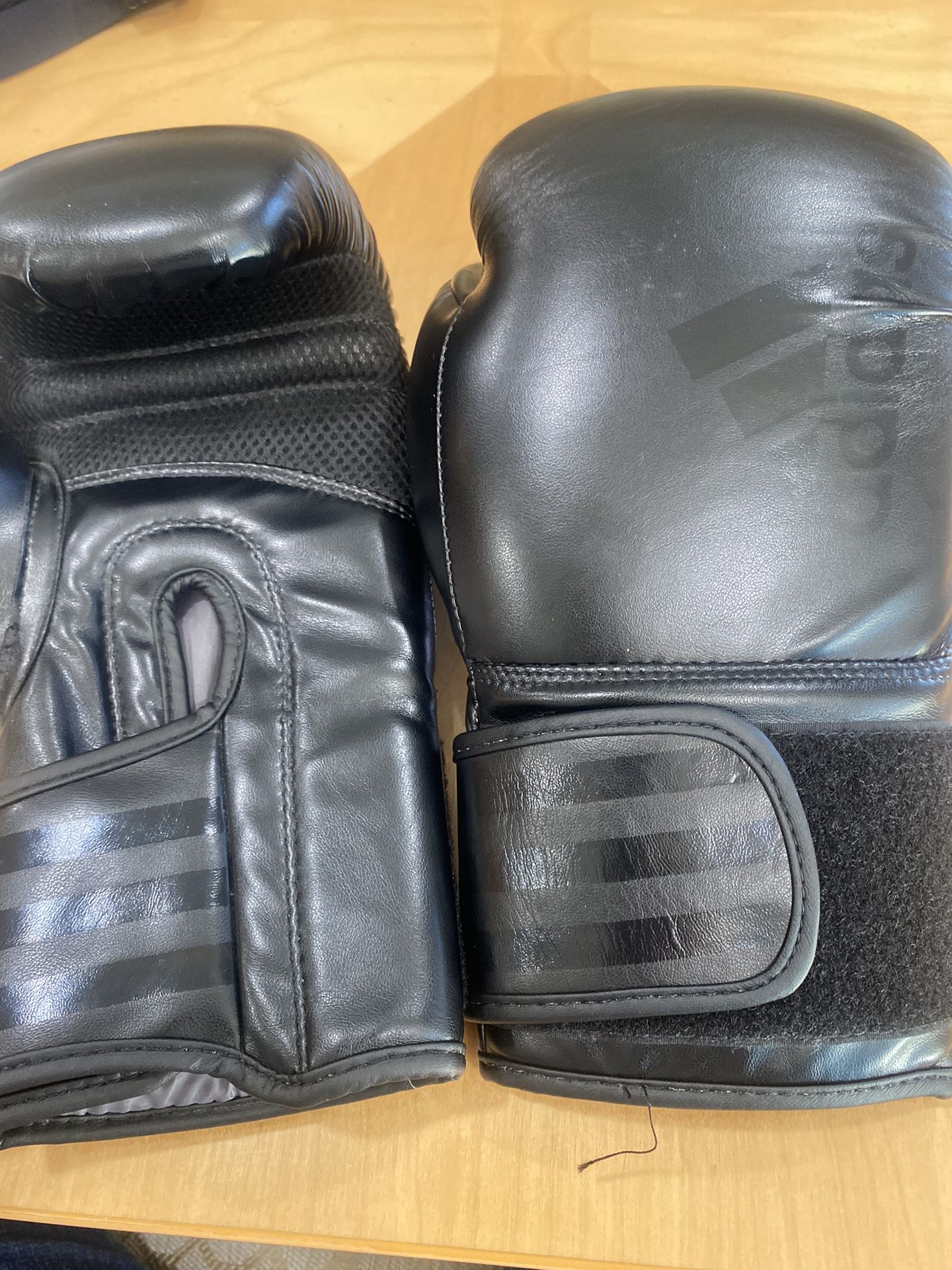 14oz Addidas Boxing Gloves - All Black 