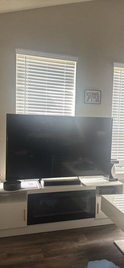 65 TLC Roku tv