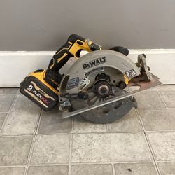 Dewalt (DCS573) Circular Saw With Battery No Charger 