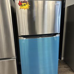 Frigidaire Top Freezer Bottom Fridge (Take It Home In Payments/Llevalo A Casa En Pagos)