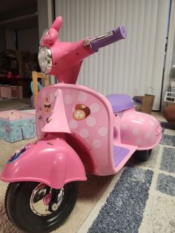 🌸 Minnie Mouse Ride-On Scooter 🛵💖