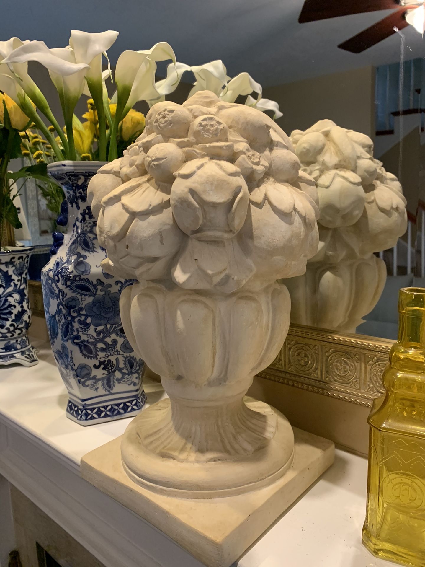 Cream vase w/flowers decor