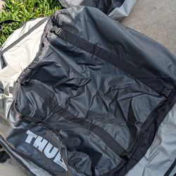 Like new Thule Tahoe Rooftop Cargo Carrier Bag adjustable roof storage duffle