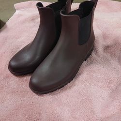 Burgandy Ankle Boots, Rubber And Waterproof, 7.5 Womens