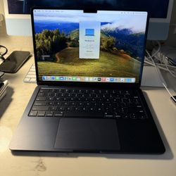 2022 13” MacBook Air M2 Chip 8GB Ram 256SSD! 90 day warranty! We offer financing!