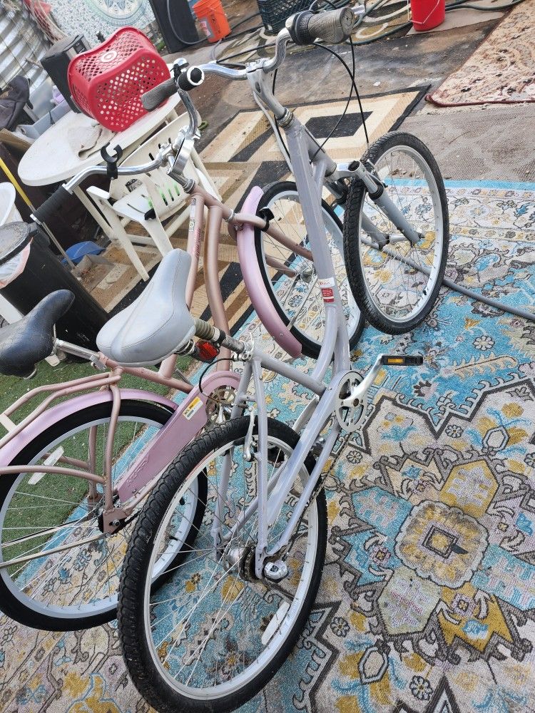 2 BIKES FOR GIRLS 26INCH SINGL AND 7SPEED LIKE NEW EVERYTHING IS PERFECT