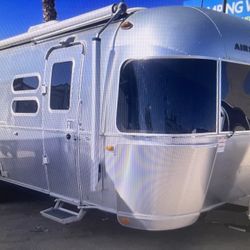 2017 AIRSTREAM INTERNATIONAL SERENITY 30