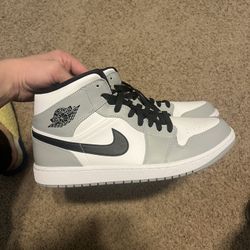 Jordan 1 Smoke Grey Mids 