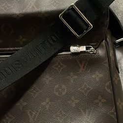 LV men bag