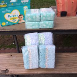 Diapers For Size 1 Different Bags. Total If 282 Diapers 