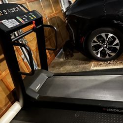 Landice L7 Treadmill 