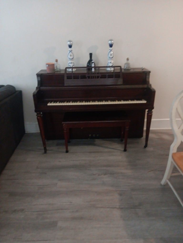 1937 Piano