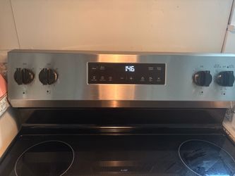 GE Electric Range with Smooth Cooktop