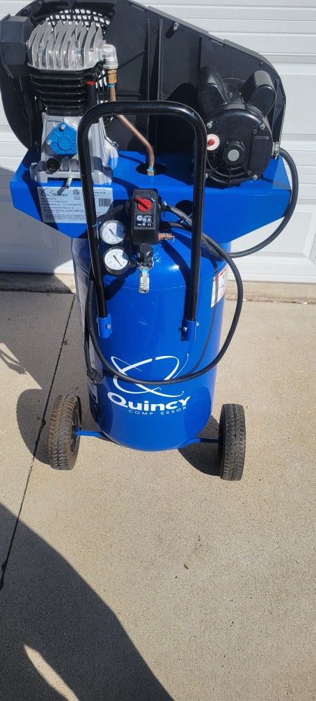 Quincy 26 Gallon, 135 psi, 110v Air Compressor