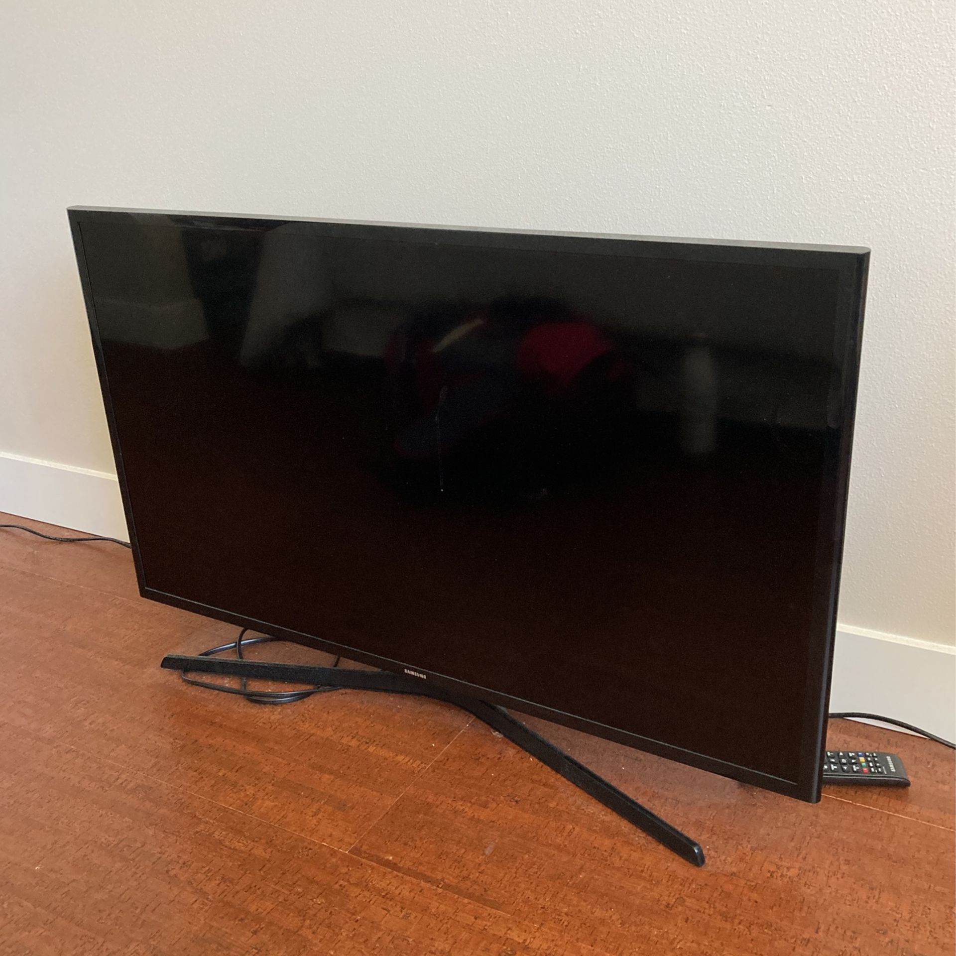 Samsung TV - 36 x 21 inches