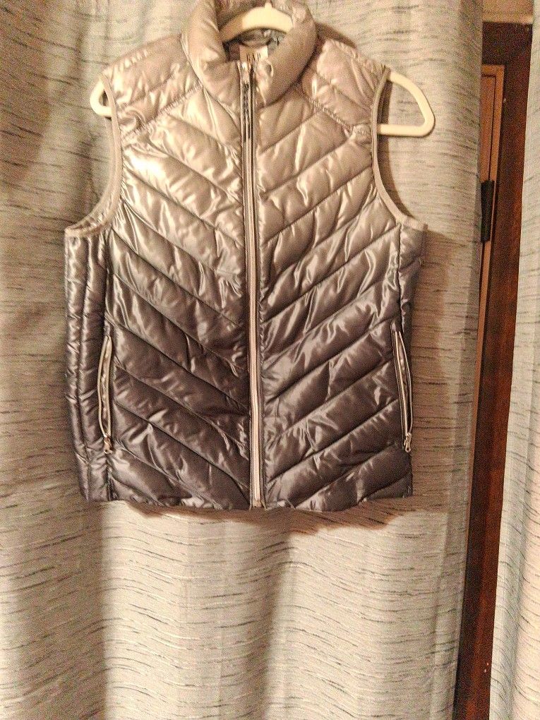 Super Cute Puffer Vest!