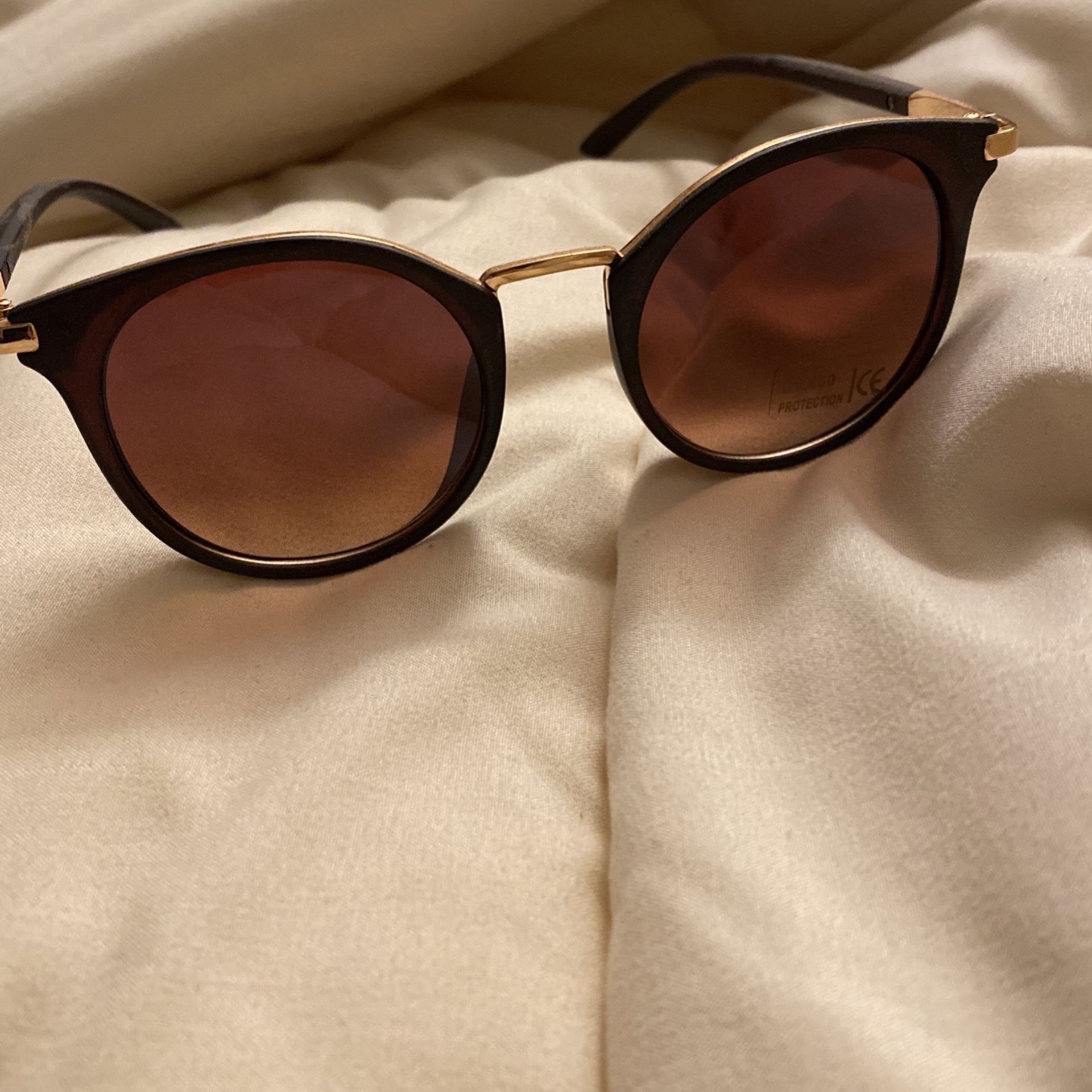 Brown/gold trim sunglasses