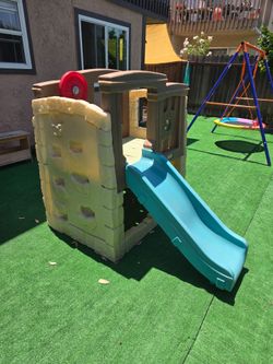 Kids play house