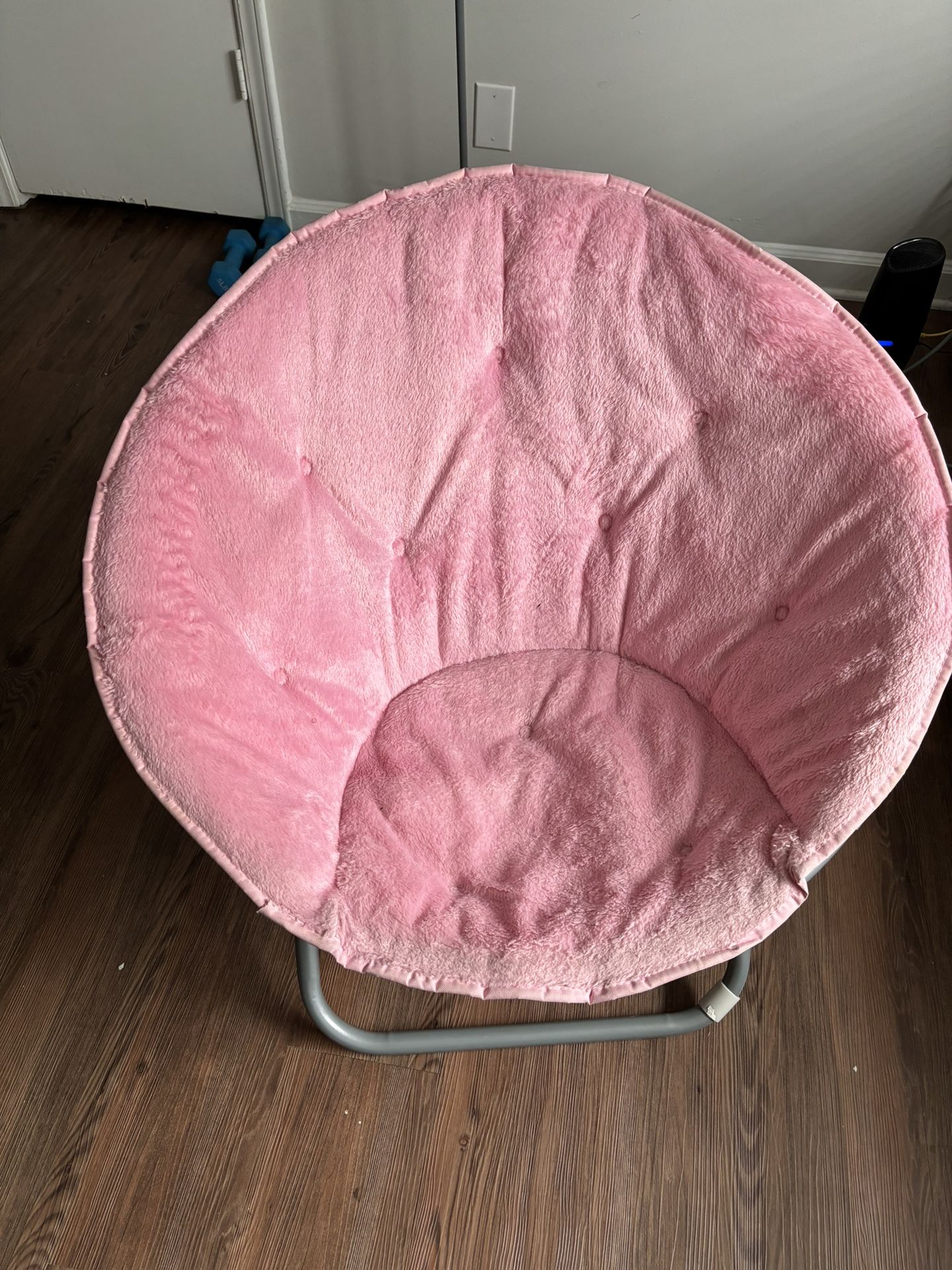 Saucer chair