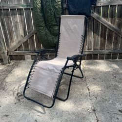 Zero Gravity Reclining Lawn Chair – Tan / Beige
