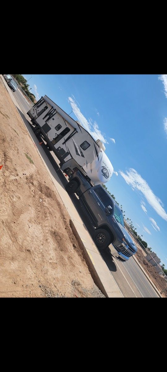 2021 Toyhauler Fifth Wheel