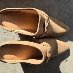 Universal Thread Avis Mule Heels 