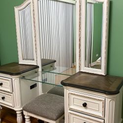 Vanity With Storage Space 