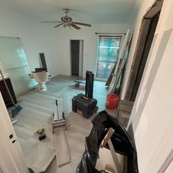 Se instalan Baseboards, pisos laminados, puertas.. buen precio