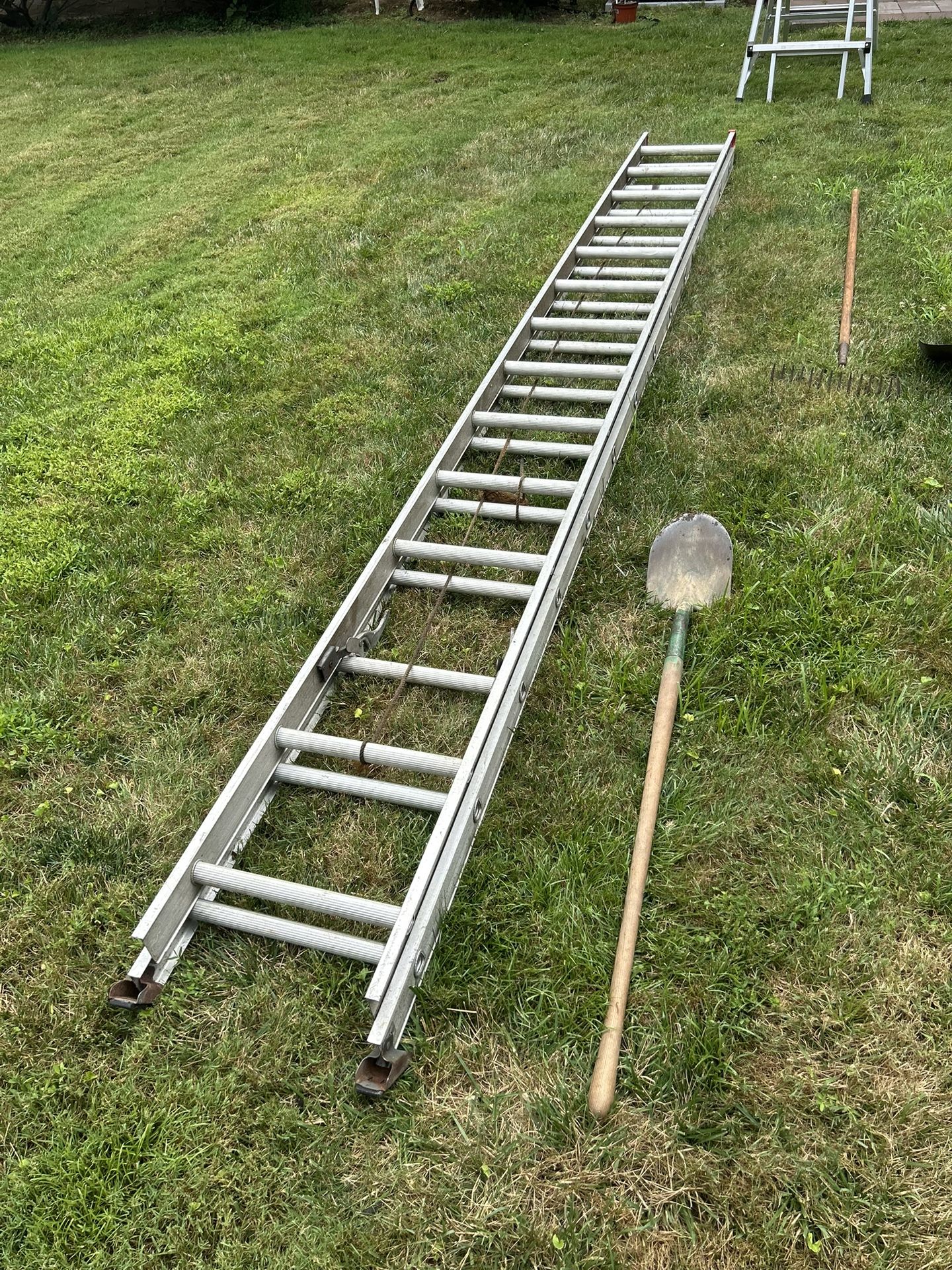 EXTENSION LADDER 28 FT