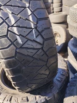 Used set of tires 275 60 20 nitto