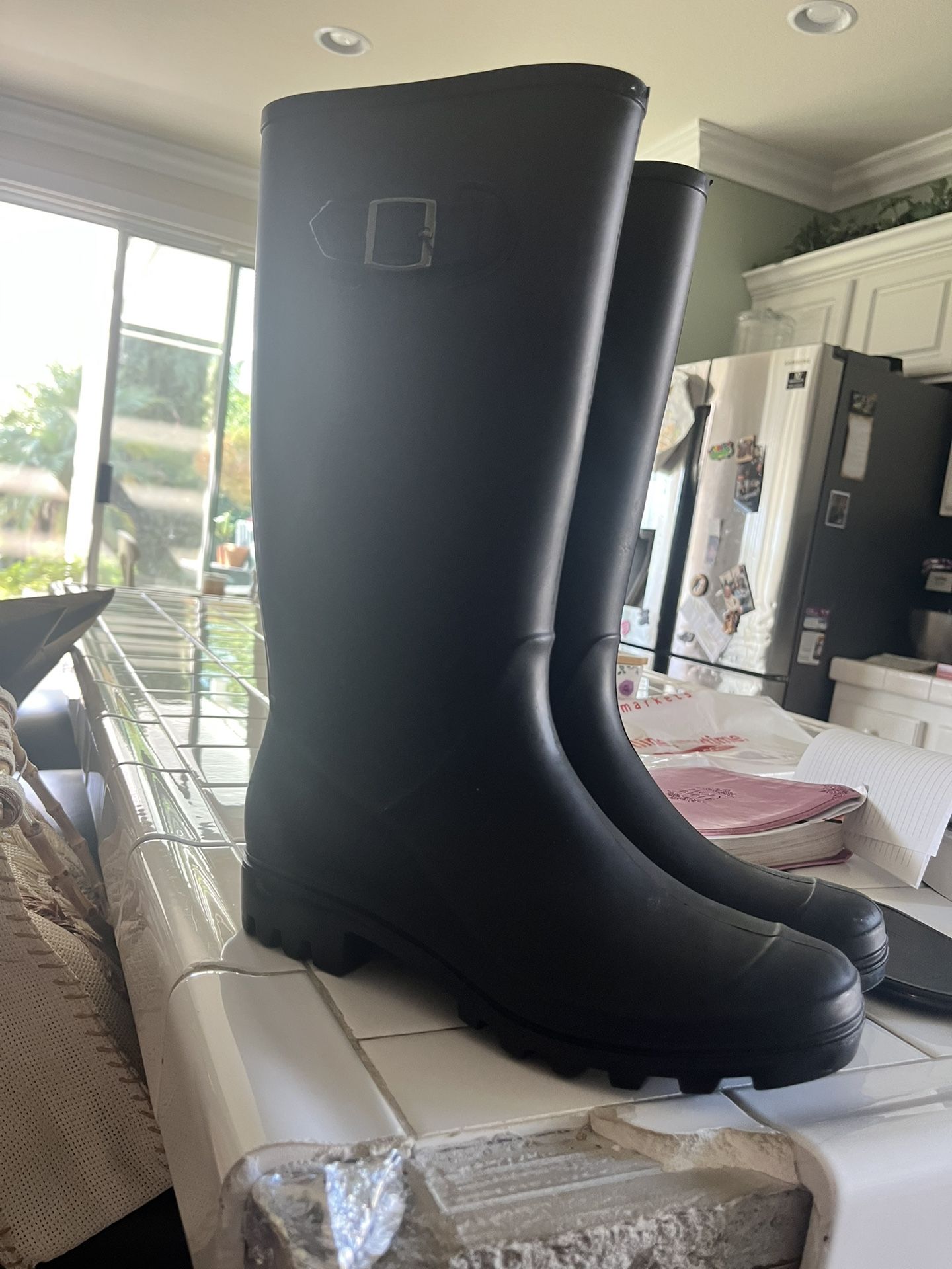 Women’s rain boots