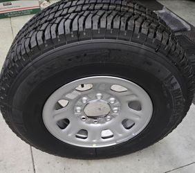 Chevy/Gmc 8 lug spare rim with new tire