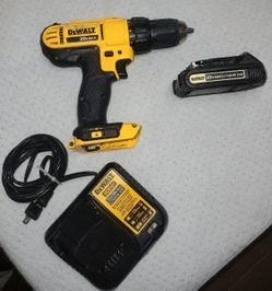 DEWALT 20V MAX Cordless Drill/Driver - Excellent Working Condition!