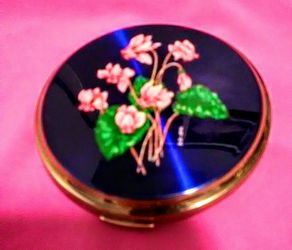 Vintage 1950's Stratton Convertible Compact signed by artist