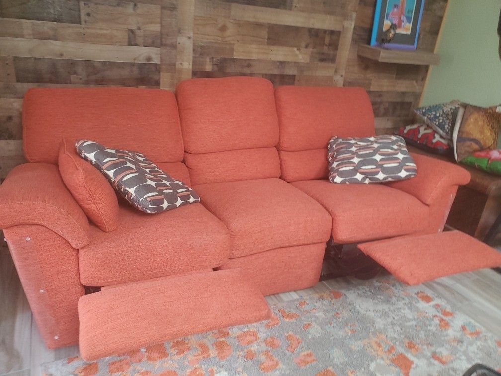 LAZY BOY RECLINING SOFA BURNT ORANGE for Sale in Phoenix, AZ OfferUp