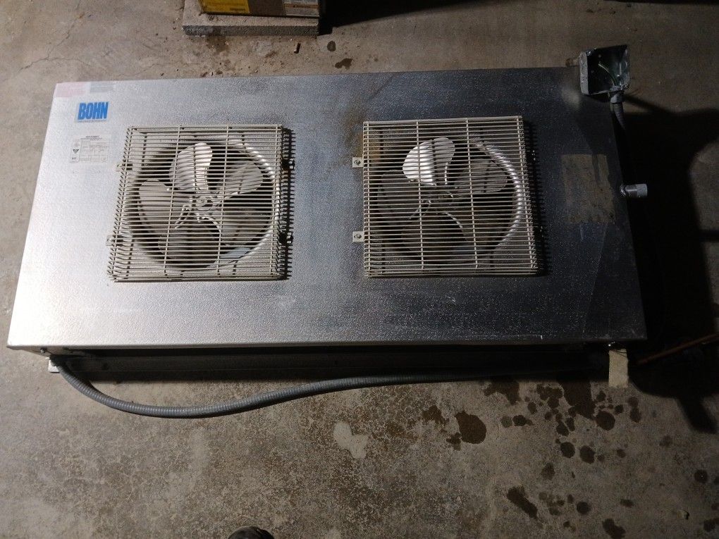 Heatcraft - Bohn - SM090AE - Center Mount Unit Cooler: Air Defrost