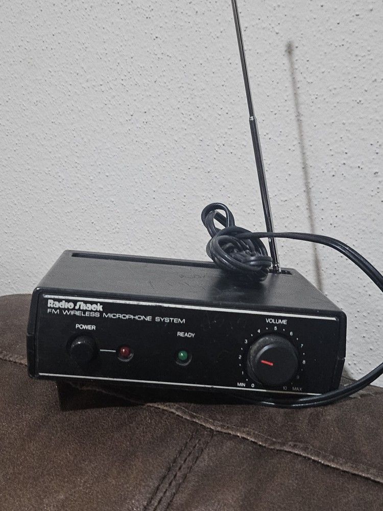 Realistic 32-1221A FM Wireless Microphone System