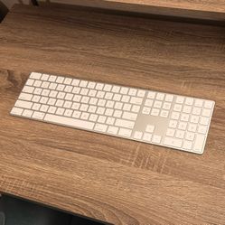 Apple Magic Keyboard with Numeric Keypad: Wireless