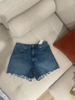 Levi’s mom shorts
