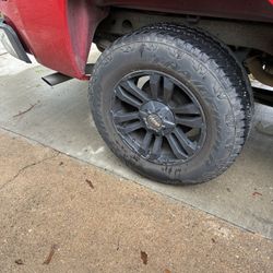 Vendo Estos Rines A buen Precio Quiero 380 Por Ellos No Menos Las Llantas Trai Como El 85 Por Ciento