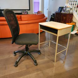 Can Deliver desk and black armless desk chair combo