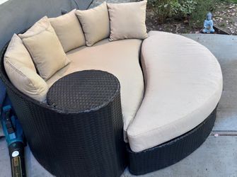 Round Wicker Outdoor Daybed
