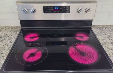 🍳 👩‍🍳 🍳 Whirlpool 30” Electric Glass Top Range – 5 Burners – Excellent Condition 🍳