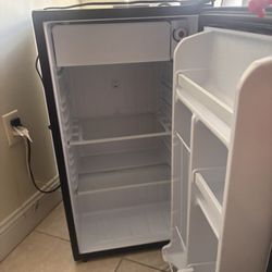 Nevera Pequeña Como Nueva