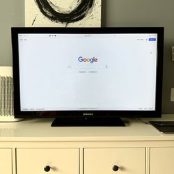 Functional - Like New Samsung LN40E550 40" Class LCD HDTV TV Television Monitor Computer Gaming