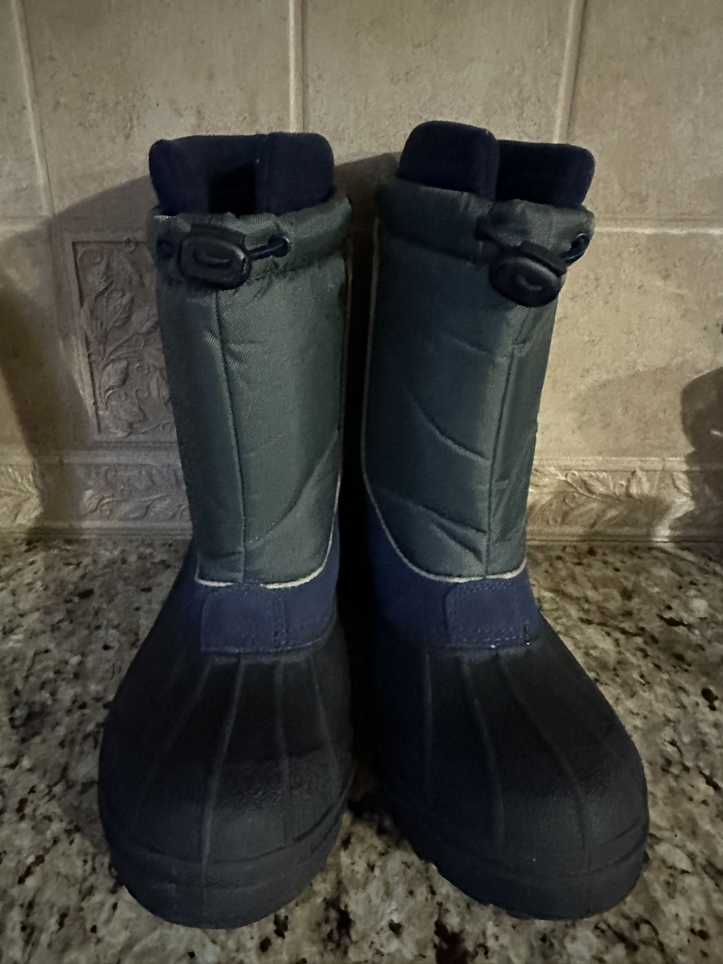 BRAND NEW - Columbia Snow Shoes - Size 7