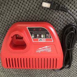 Milwaukee M12 Battery Charger